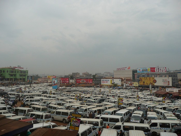 Parada de taxis en Kampaña - Uganda